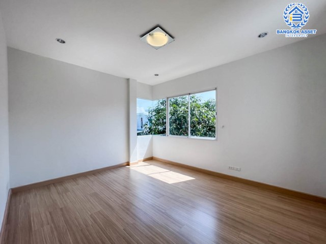 *****บ้านแฝดมือสองย่านนนทบุรี ม.คาซ่าเพรสโต้ วงแหวน-ปิ่นเกล้า หลังมุม! เนื้อที่มากถึง 35 ตร.ว. ฟังก์ชัน 3 ห้องนอน 2 ห้องน้ำ 2 ที่จอดรถ บนทำเลแห่งการเดินทาง เชื่อมต่อถ.กาญจนาภิเษก และถ.บรมราชชนนี-ศาลายา ใกล้ ม.มหิดล และทางด่วน "ศรีรัช" จองด่วน!